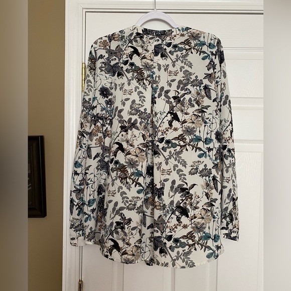 Beautiful Pleione floral blouse - Picture 3 of 3
